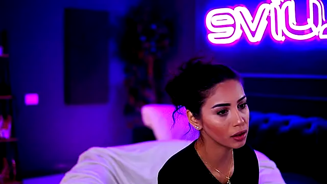 Snapshot of SiennaRuh chatting on 19, 11, 2025 SiennaRuh online show from 19, 11, 2025