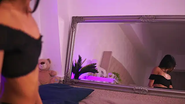 ChloeObril online show from 23, 9, 2025