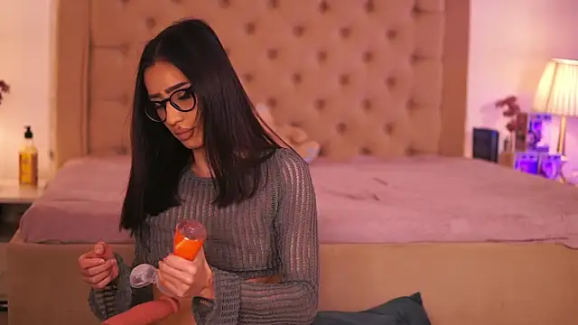 ChloeObril online show from 5, 4, 2026