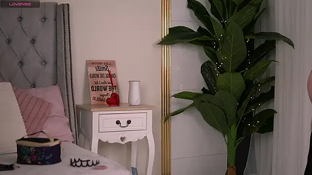 RebeccaRese online show from 3, 4, 2026