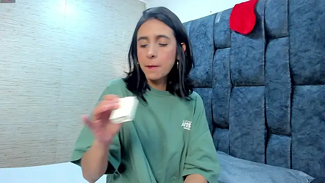 Snapshot of MiaAmore_ chatting on 27, 11, 2025 MiaAmore online show from 27, 11, 2025