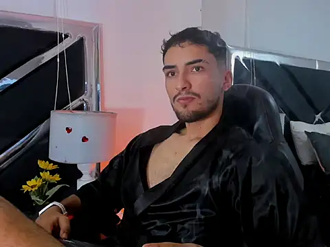 Snapshot of AlekRuizx chatting on 12, 9, 2025 AlekRuizx online show from 12, 9, 2025