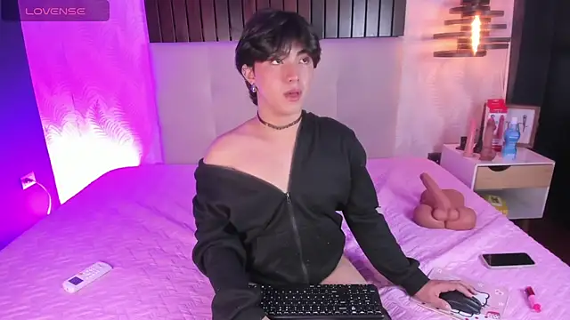 Creamy Angelo online show from 21, 11, 2025