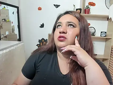 Khloe Tommson  online show from 1, 11, 2025