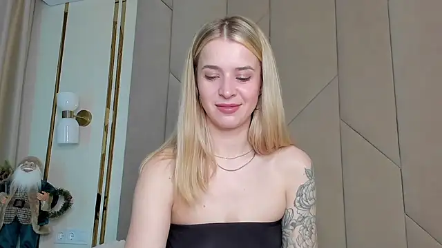 Snapshot of Touch_me chatting on 14, 12, 2025 Touch me online show from 14, 12, 2025