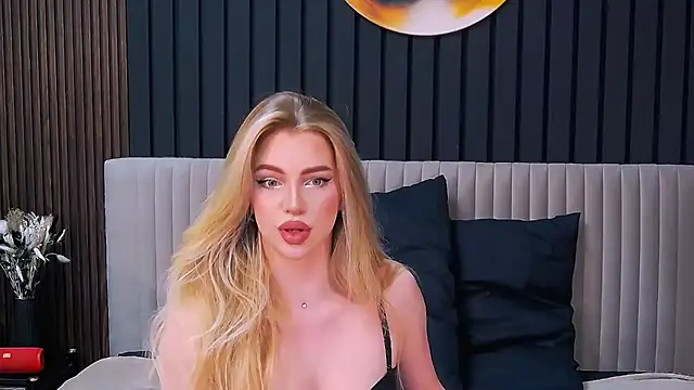 Snapshot of MilanaCeleste chatting on 30, 11, 2025 MilanaCeleste online show from 30, 11, 2025