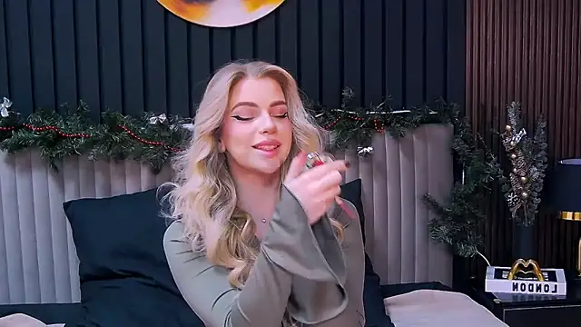 Snapshot of MilanaCeleste chatting on 22, 12, 2025 MilanaCeleste online show from 22, 12, 2025