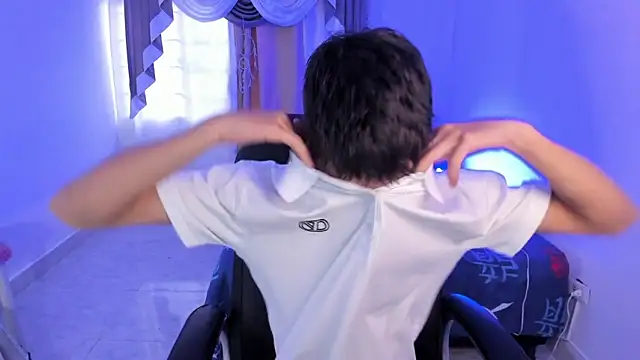 Aron Boyy online show from 12, 11, 2025