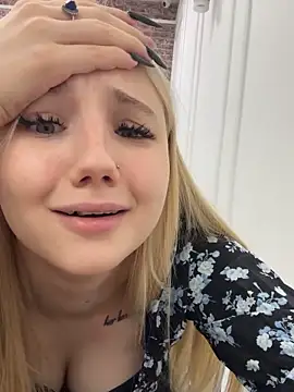 Sky Cutie online show from 10, 10, 2025