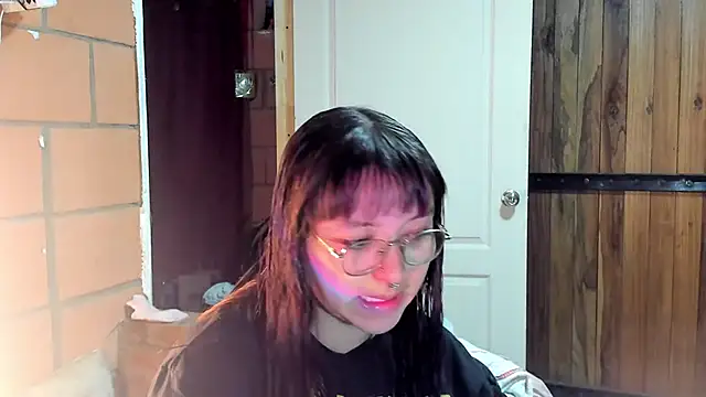 Snapshot of Violetaa_Leee chatting on 18, 9, 2025 Violetaa Leee online show from 18, 9, 2025