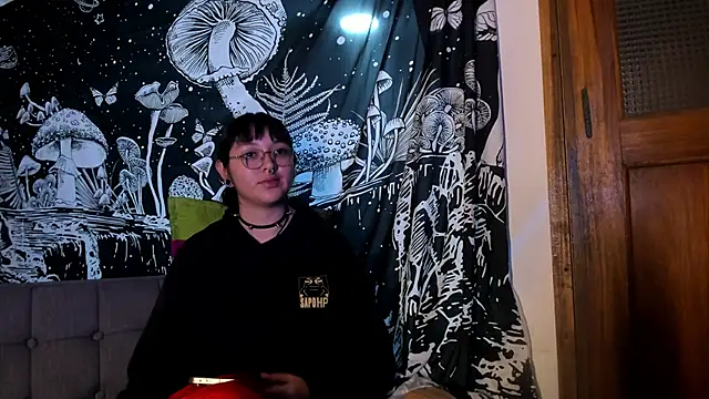 Snapshot of Violetaa_Leee chatting on 25, 9, 2025 Violetaa Leee online show from 25, 9, 2025