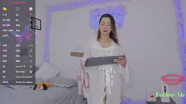 milfAaura online show from 17, 3, 2026