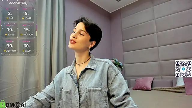 Adeline Perle online show from 10, 10, 2025