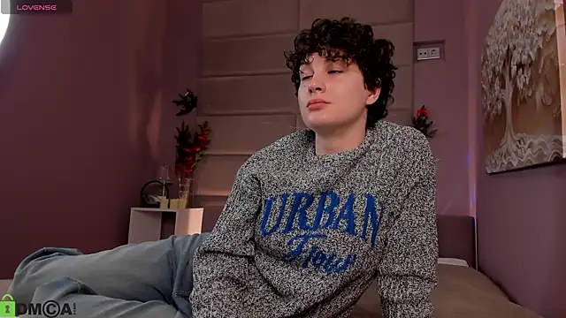 Adeline Perle online show from 17, 1, 2026