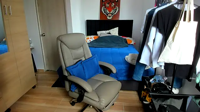 AliottTwink online show from 24, 6, 2026