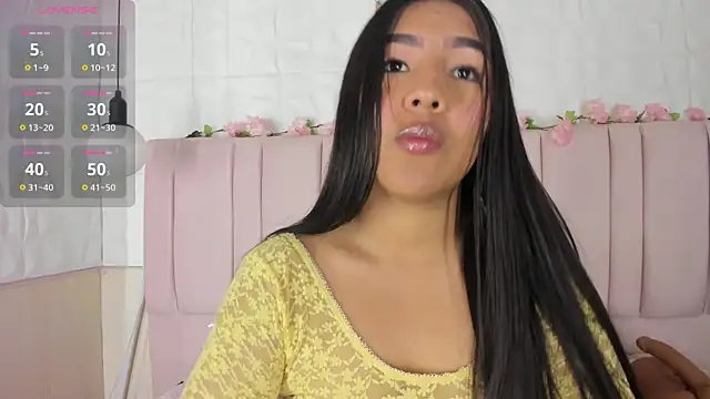 Snapshot of luna_maisonn chatting on 8, 7, 2026 luna maisonn online show from 8, 7, 2026