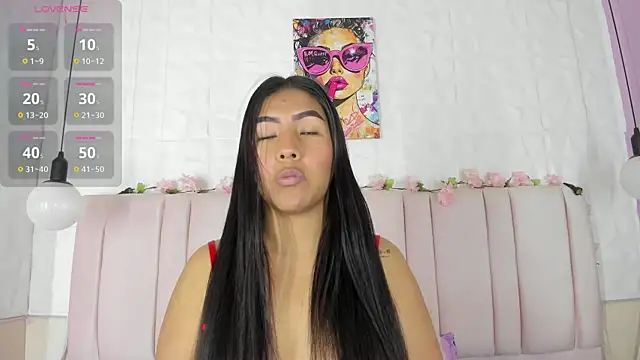 Snapshot of luna_maisonn chatting on 9, 7, 2026 luna maisonn online show from 9, 7, 2026