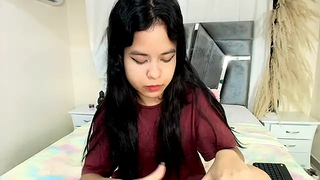 MiniLove 01 online show from 25, 4, 2026