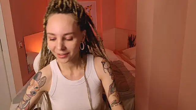 MiaGraham1 online show from 6, 11, 2025