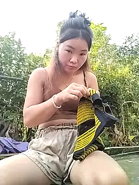 lylylove online show from 17, 10, 2025