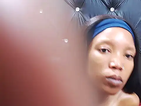 AppleAss02 online show from 28, 11, 2025