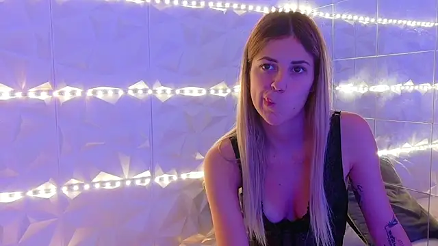 Aishha  online show from 23, 9, 2025