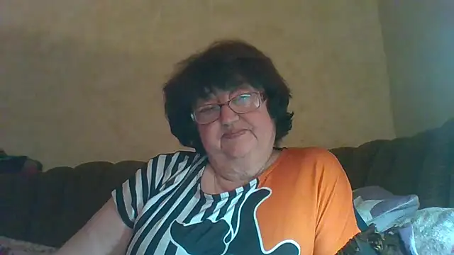Snapshot of MilaSky5303 chatting on 4, 10, 2025 MilaSky5303 online show from 4, 10, 2025