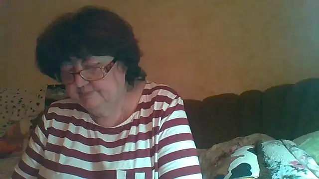 Snapshot of MilaSky5303 chatting on 9, 10, 2025 MilaSky5303 online show from 9, 10, 2025