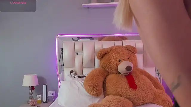 Darlyn tenderhot   online show from 2, 11, 2025