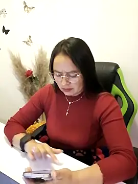 Daliz Leon online show from 2, 10, 2025