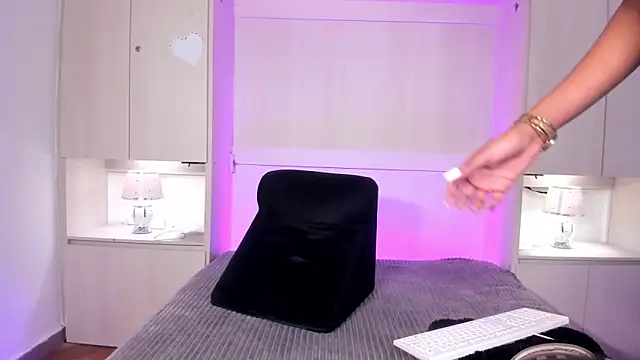Stefannyevans  online show from 14, 5, 2026