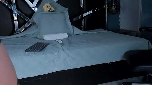 Julieth brown  online show from 7, 10, 2025