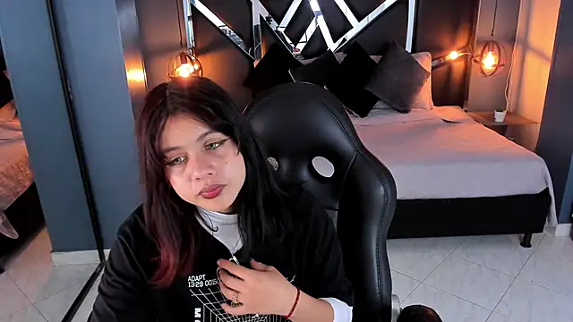 Julieth brown  online show from 11, 10, 2025