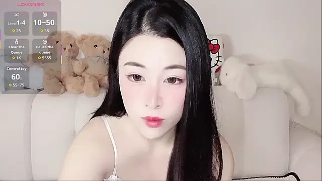 Snapshot of LuLu-Moon chatting on 4, 11, 2025 LuLu-Moon online show from 4, 11, 2025