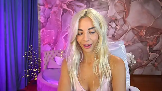 Snapshot of BellaRayyy chatting on 21, 9, 2025 BellaRayyy online show from 21, 9, 2025