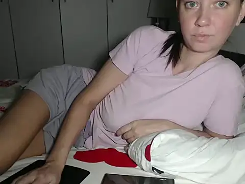 Snapshot of petite_danielle chatting on 10, 9, 2025 petite danielle online show from 10, 9, 2025
