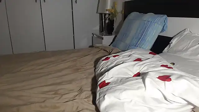 Snapshot of petite_danielle chatting on 3, 11, 2025 petite danielle online show from 3, 11, 2025