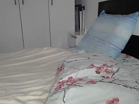 Snapshot of petite_danielle chatting on 9, 2, 2026 petite danielle online show from 9, 2, 2026