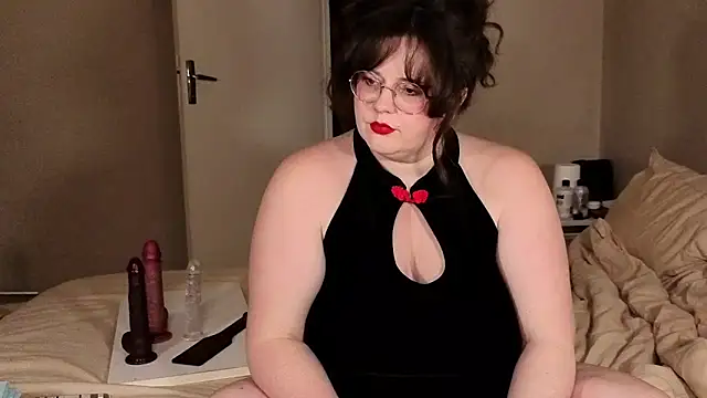 Snapshot of BBWLiLoo chatting on 19, 4, 2026 BBWLiLoo online show from 19, 4, 2026