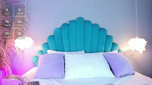 AlassiaHocthner online show from 20, 11, 2025