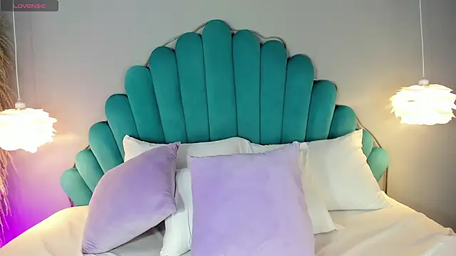 AlassiaHocthner online show from 11, 2, 2026