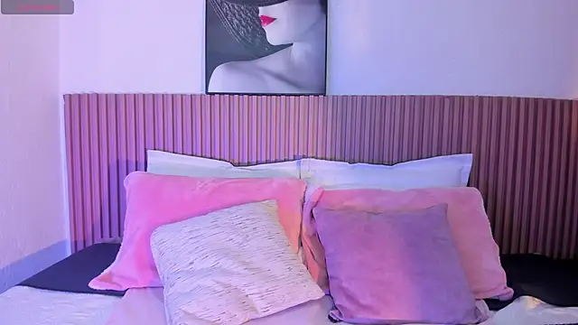 Alisha Olsen  online show from 19, 9, 2025