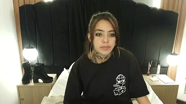 LiaMonroee  online show from 15, 3, 2026