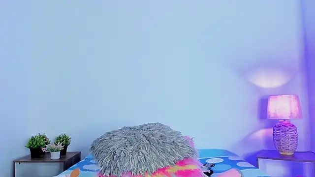 hailey hadid online show from 2, 10, 2025