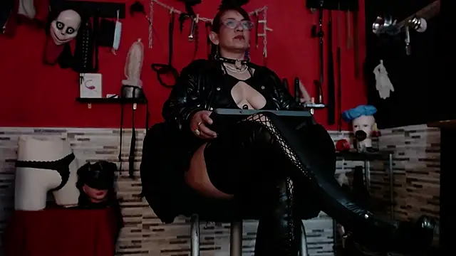 Miss Mirandaa online show from 17, 10, 2025