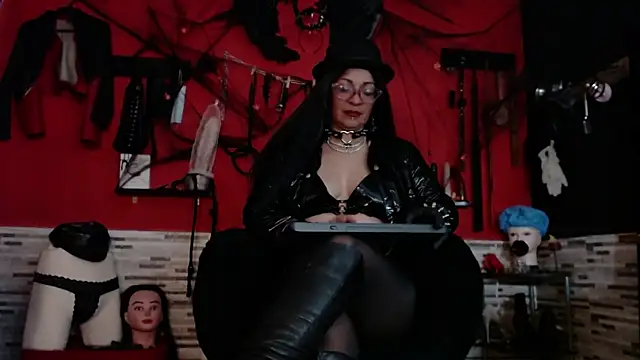 Miss Mirandaa online show from 1, 11, 2025