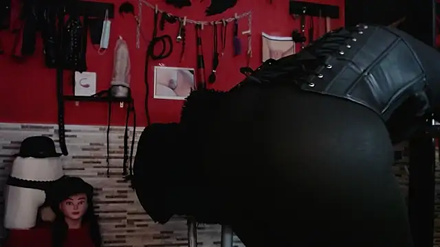 Miss Mirandaa online show from 13, 12, 2025