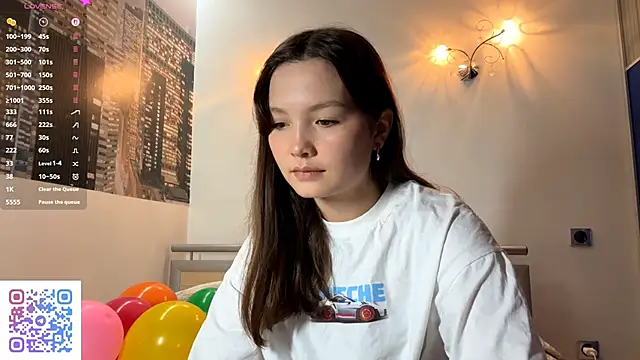 KiraVelvet online show from 14, 9, 2025