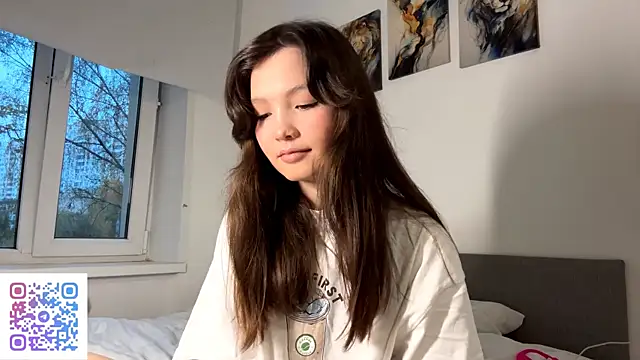 KiraVelvet online show from 6, 10, 2025