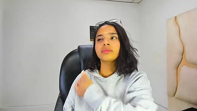 ScarletDoll online show from 28, 10, 2025